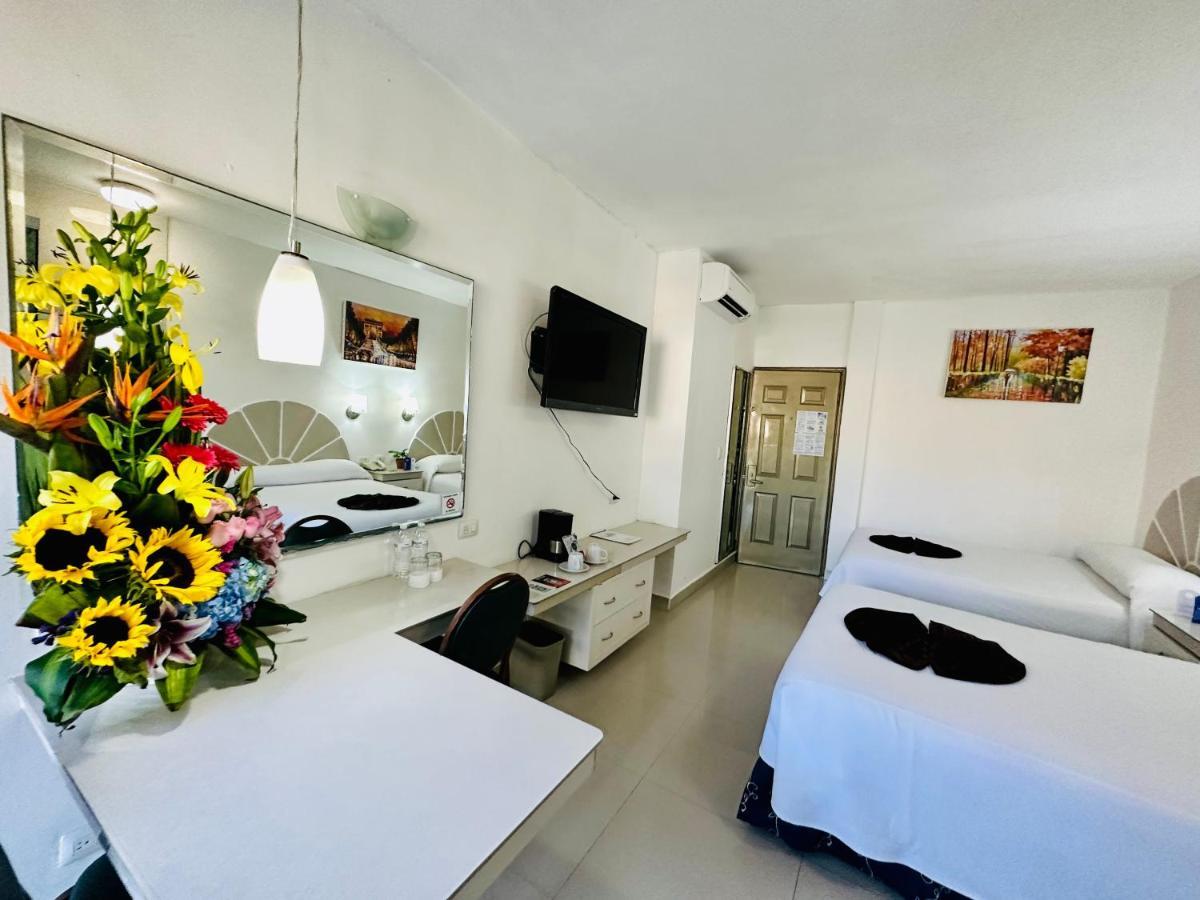 Hotel Plaza Caribe Канкун Экстерьер фото
