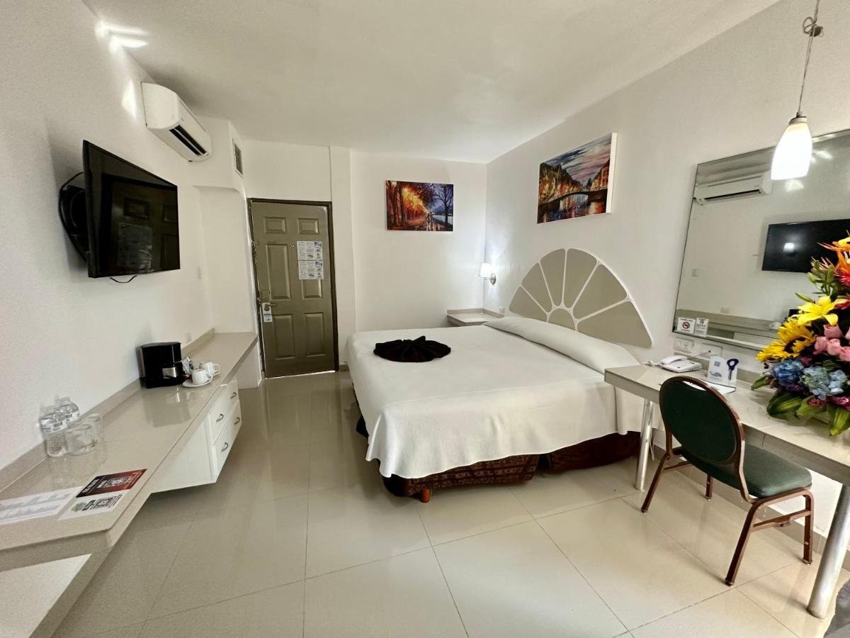 Hotel Plaza Caribe Канкун Экстерьер фото