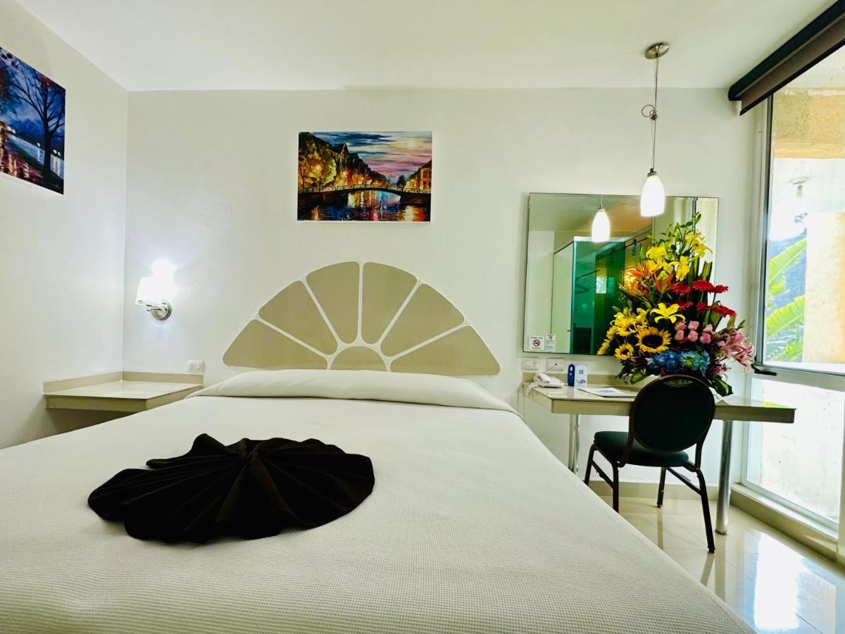 Hotel Plaza Caribe Канкун Экстерьер фото