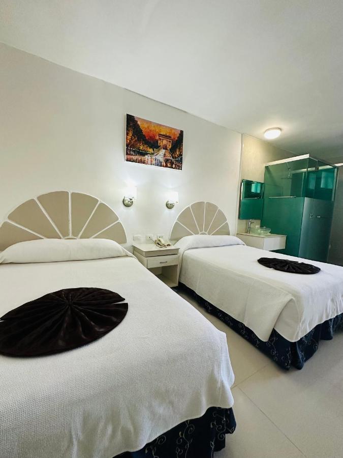 Hotel Plaza Caribe Канкун Экстерьер фото