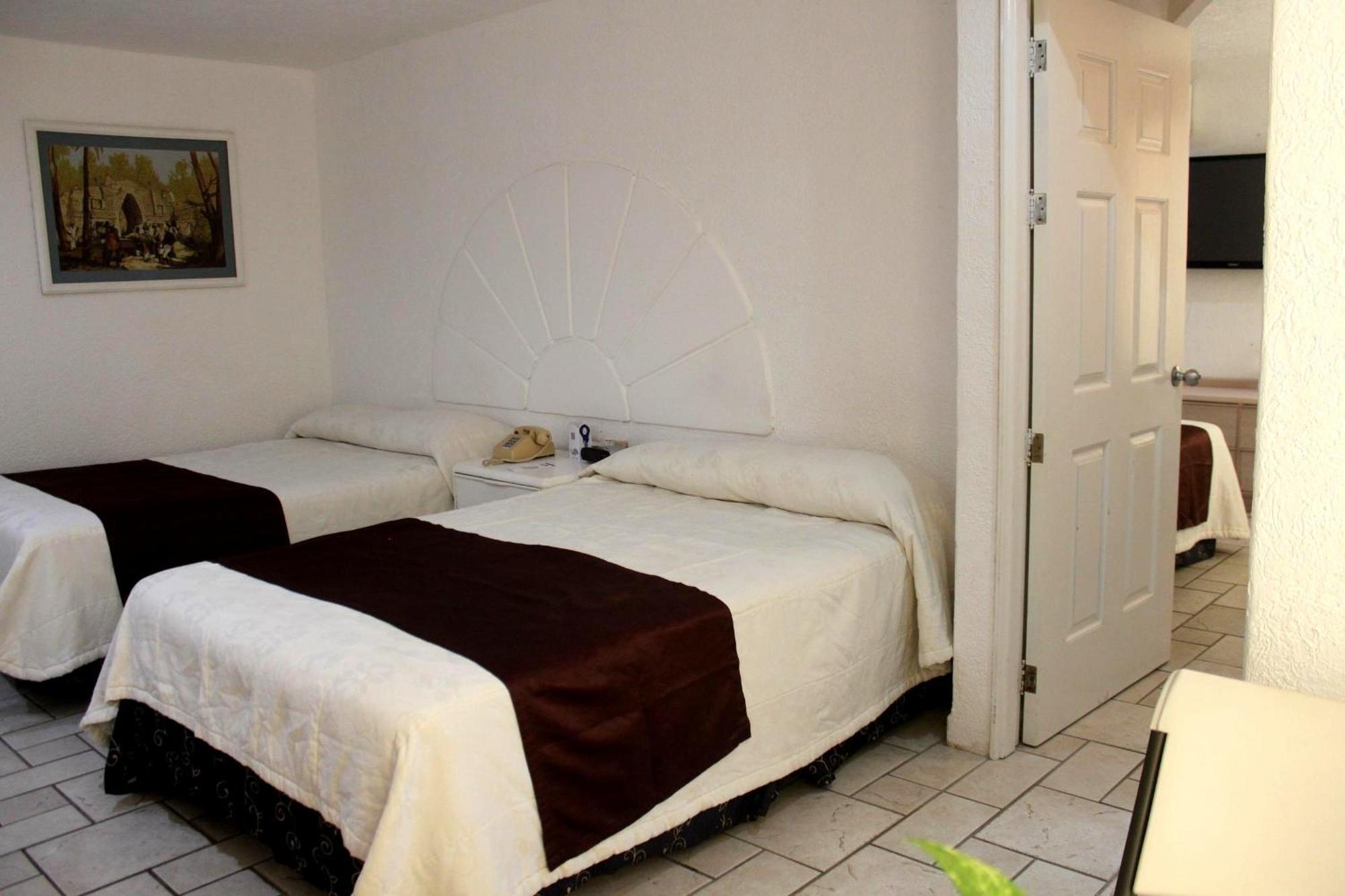 Hotel Plaza Caribe Канкун Экстерьер фото