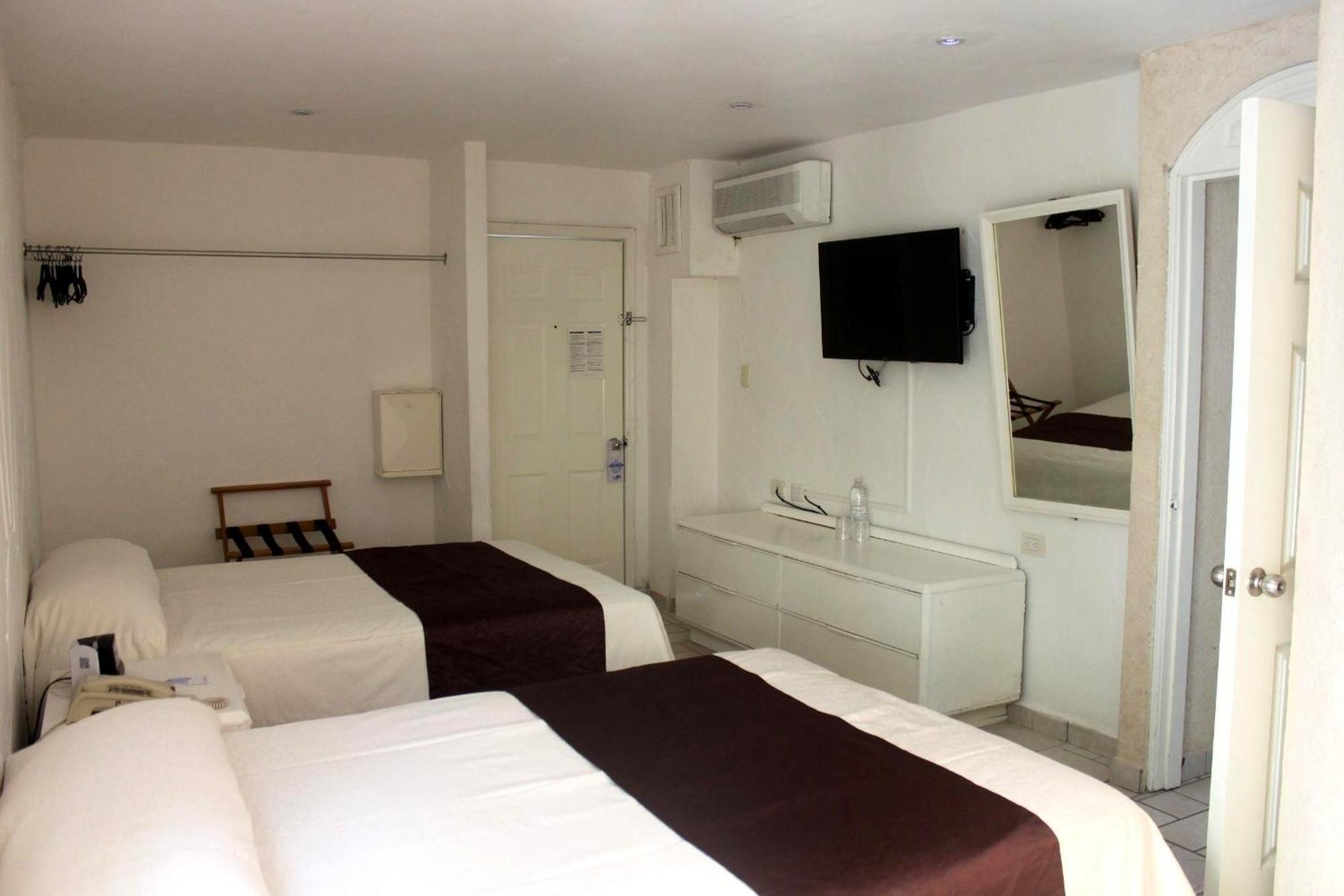 Hotel Plaza Caribe Канкун Экстерьер фото