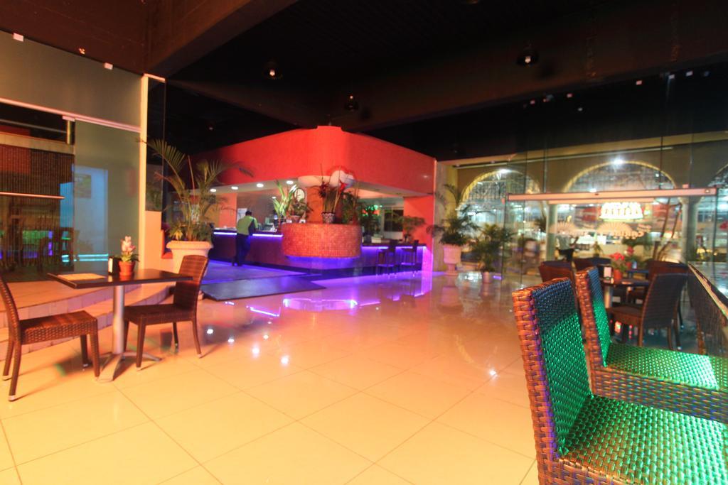 Hotel Plaza Caribe Канкун Экстерьер фото