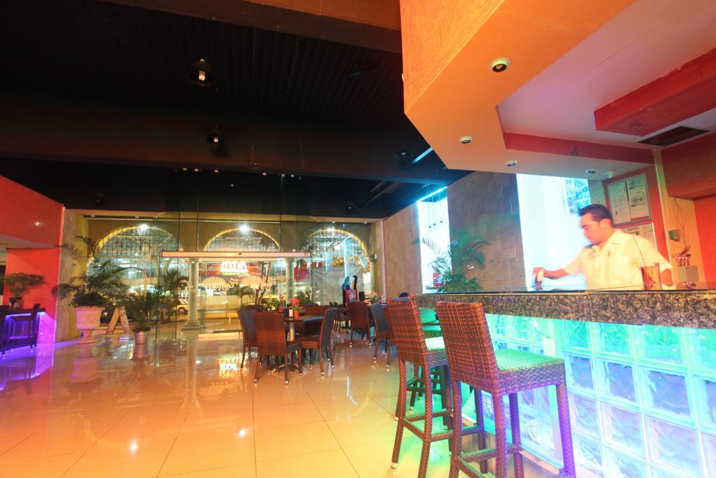 Hotel Plaza Caribe Канкун Экстерьер фото