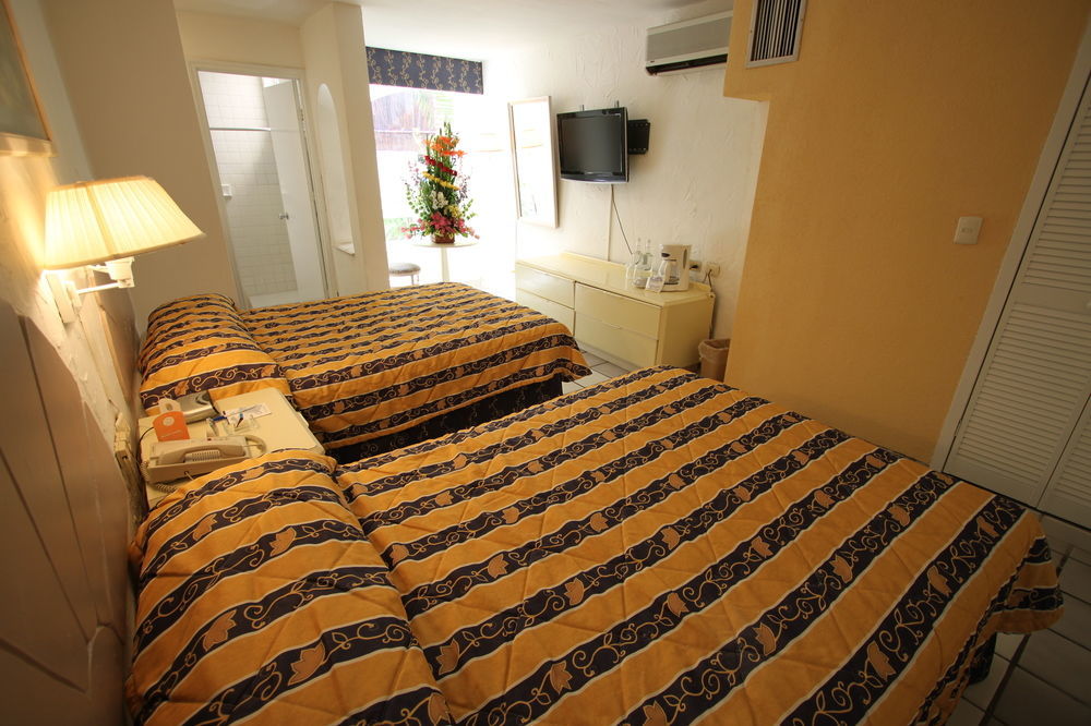 Hotel Plaza Caribe Канкун Экстерьер фото