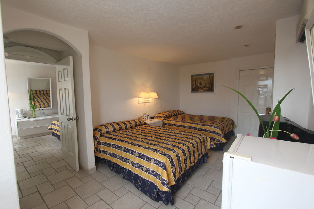 Hotel Plaza Caribe Канкун Экстерьер фото