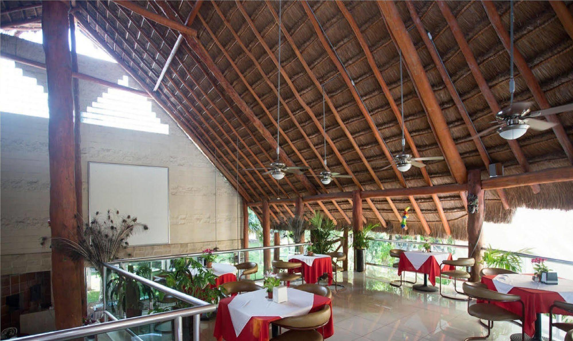 Hotel Plaza Caribe Канкун Экстерьер фото